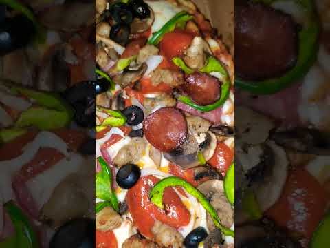 Is Round Table Pizza the best #pizza ? #pizzalover #shorts #youtubeshorts #foodshorts #fyp #short