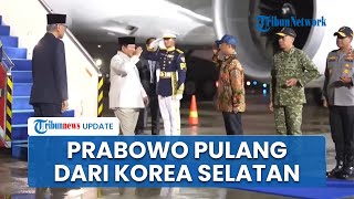 Disambut Rintik Hujan, Prabowo Tiba di Indonesia seusai Hadiri KTT APEC 2025 di Korea Selatan