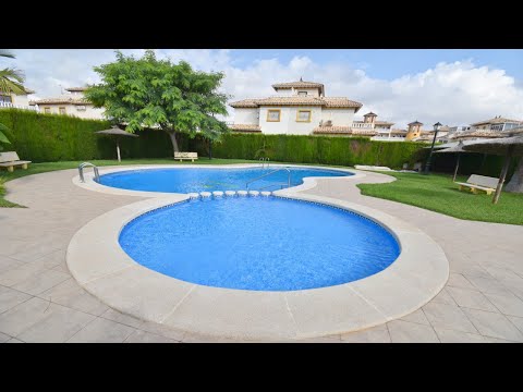 €95,000- 2 bedroom, 1 bathroom 2nd floor apartment in Lomas de Cabo Roig.