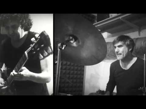 Gilles Coronado et Christophe Lavergne, Domino joue Frog & Fish