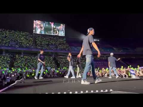 NCT Johnny greets Kyungsoo then hug him💗 #exo #exoshorts #exotiktok #exol #nct #johnnynct #kyungsoo