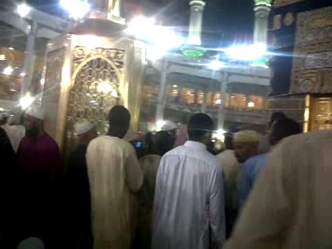 sholat dekat makom ibrahim