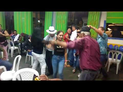 EL AGUA FIESTAS AGUSTIN BEDOYA