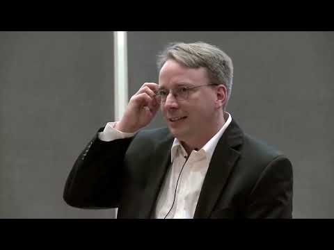 Linus Torvalds about Monolithic kernel