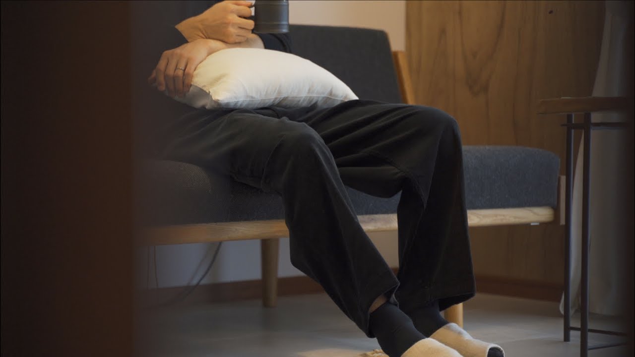 友人宅、小休止、corduroyのパンツ