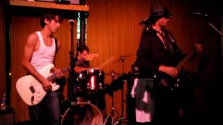 The Blondes Of Vertigo - "Circulate" (Live @UBG)