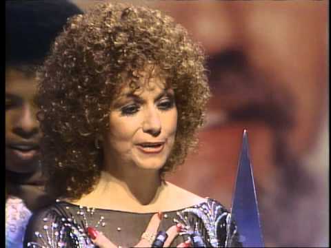 Kenny Rogers wins Favorite Male Country Artist- American Music Awards 1980