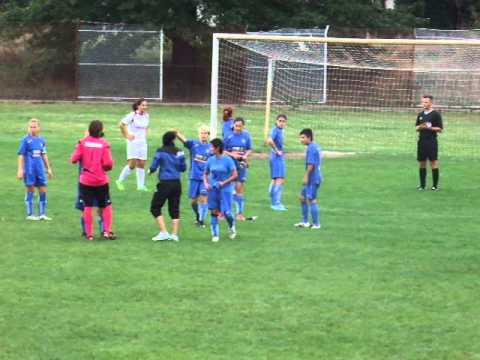 Female goalkeeper wants to beat the referee in Romania's women's championship
