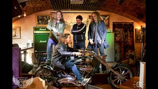 Royal Hunt в The Right Place