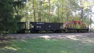preview picture of video 'East Broad Top M-7 coming into Colgate Grove 2011'