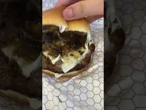 Mushroom & Swiss at Hardee’s 🍔😋🇺🇸