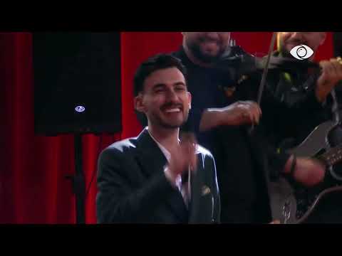 Ndizet atmosfera/ Kristi këndon live në BBV këngën hit “Bajamja”, brohorasin banorët