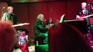 39 and holding by Jerry lee lewis at the New Years Eve show 2018