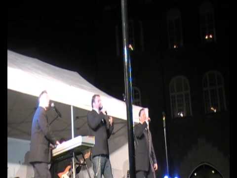 Micke Mojo, Kingen, Hans Qvarfell sings 