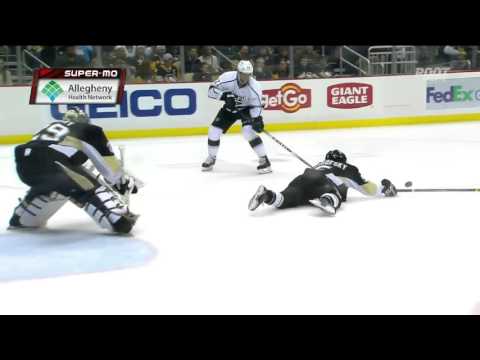 Fleury stretches for acrobatic right pad save | Penguins @ Kings
