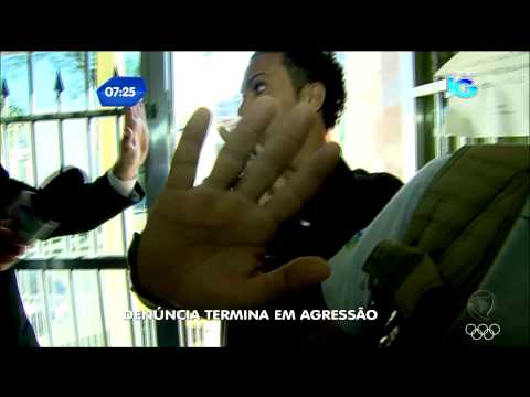 Equipe da Record é agredida durante reportagem (10/07/2012)