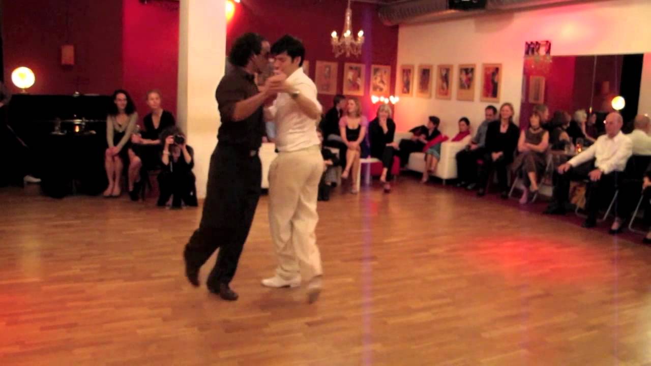 Claudio Cardona y Vito Muñoz - Donato »Qué hacés, qué hacés«