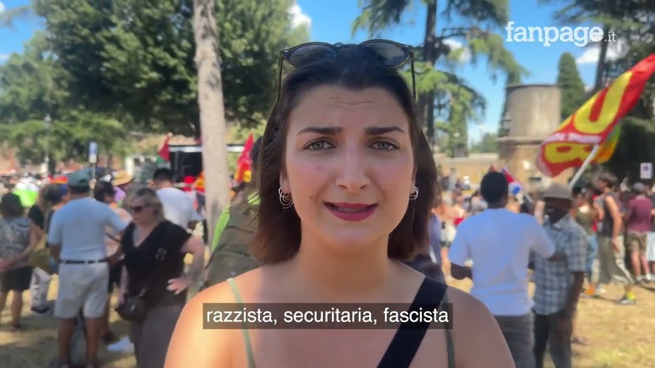 Roma, in migliaia ai cortei contro la remigrazione: incendiati ruspa e carro armato davanti al Mit