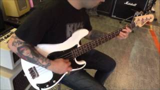 Video thumbnail for Squier Vintage Modified P-BASS Olympic White - Diego - Palhoça - SC by Good Music Instrumentos Musicais