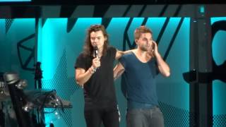 Harry banter and Sandy's getting married - One Direction, OTRA Boston, Gillette Stadium 09/12/15