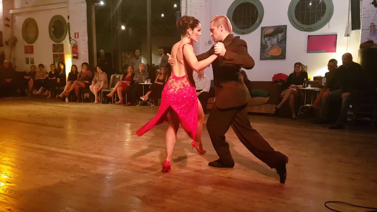 Hugo Mastrolorenzo e Agustina Vignau  - Milonga dei Barbari - Escenario 1