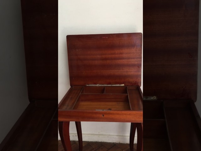Vídeo relacionado con Caja de música de Madera con manivela grabada, Vintage, para cumpleaños, Halloween, Navidad, San Valentín