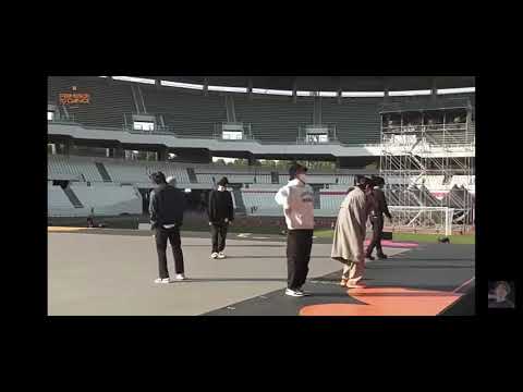 PTD on stage . RM on mood 😍