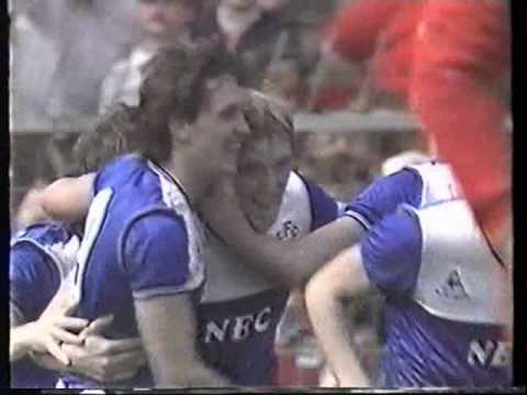 Gary Lineker scores for Everton against Liverpool during the 1986 FA Cup Final 10/05/1986
