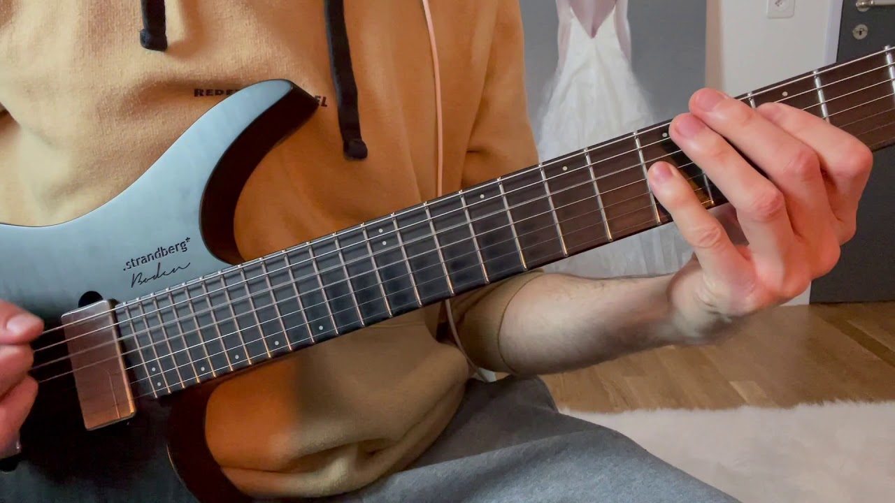 Roberto Barlocci playing the My Sharona main riff on electric guitar