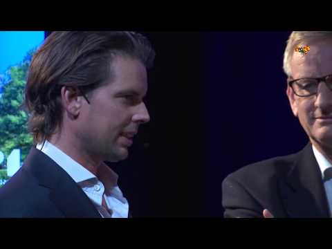 Hatstorm mot Alex Schulman efter kritiken mot Oscarsson