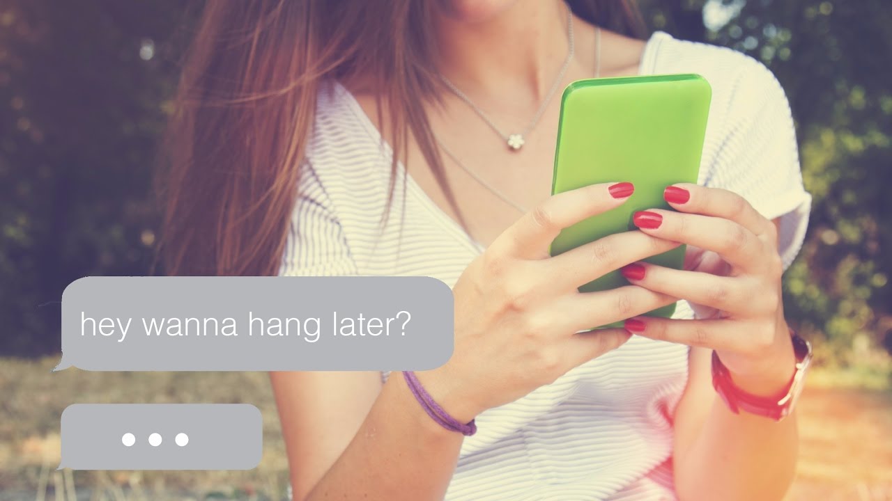 Avoid these 5 mistakes when texting someone you want to date