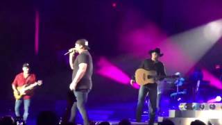 Garth Brooks and Lee Brice Surprise Sold Out Bossier City, LA Crowd // July 29, 2016