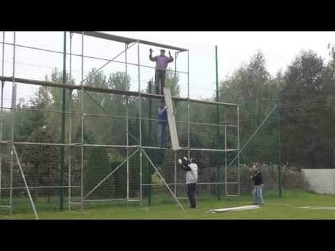 Podwyższanie piłkochwytów na boisku treningowym - Płomień Przyprostynia