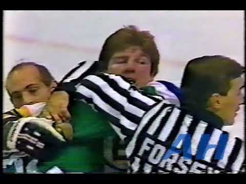 NHL Oct. 9, 1983 Terry O'Reilly,BOS v Torrie Robertson,HFD Boston Bruins Hartford Whalers