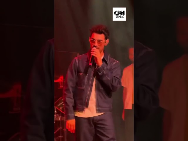 Joe Jonas e Luísa Sonza cantam "What Are We" em Nova York