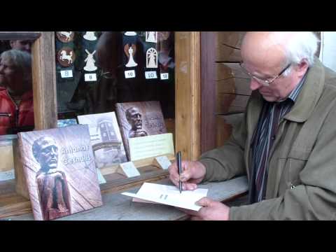 Algimantas Kriuka.  Prie pasakų miesto.  A. Česnulio skulptūrų ir poilsio parkas