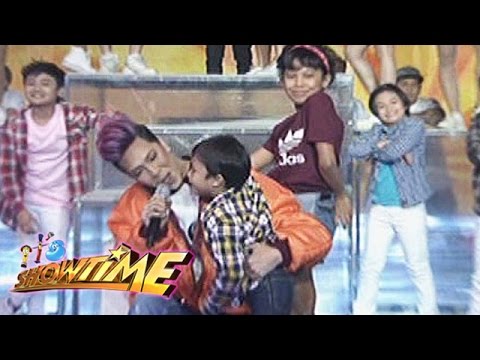 It's Showtime: Vice, Awra, & Onyok perform "Ang Kulit"
