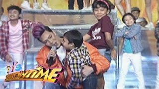 It&#39;s Showtime: Vice, Awra, &amp; Onyok perform &quot;Ang Kulit&quot;