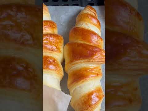 All butter #crossiant #frozen £2.55 #lidl in #airfryer #yummy #tasty #savemoney #quickrecipe #uk