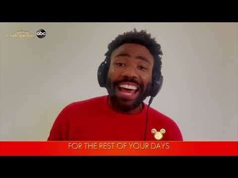 Billy Eichner, Seth Rogen & Donald Glover Singing Hakuna Matata | Disney Family Singalong