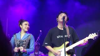 Download lagu By My Side - Zack Tabudlo and Tiara Andini Live Performance on UMUSIC Fanverse 2022 (Fancam) mp3