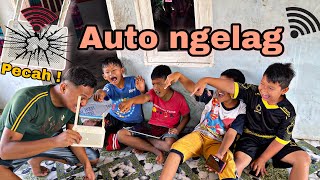 Download lagu Prank kid throws wifi while playing game together, immediately gets emotional mp3