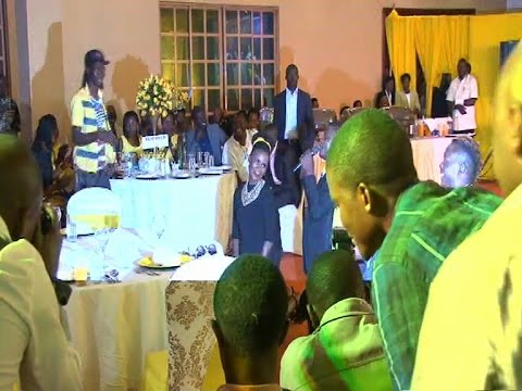 Abayimbi bafukaamiridde Museveni nebamusaba abawe ensimbi basobole okwekulaakulanya