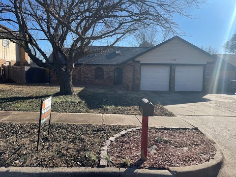 3 bed 2 bath, 2 car with wood floors, fenced yard, walk to Oakhurst Park! property video