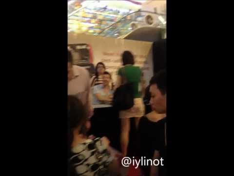120227 [FANCAM] a1 Ben in his own world (Autograph session in Singapore)