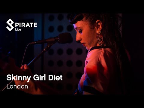 Skinny Girl Diet Full Performance | Pirate Live