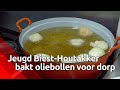 De Jeugd van Tegenwoordig bakt oliebollen voor het hele dorp