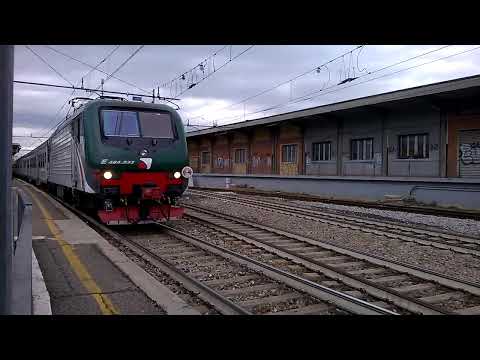 Doppia simmetrica E464 333+197+6 MDVC Trenord - Milano Greco 28/04/2016