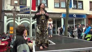 preview picture of video 'Modenschau bei Petras Modeshop Pirmasens Fussgängerzone 28.3.2015 T2'