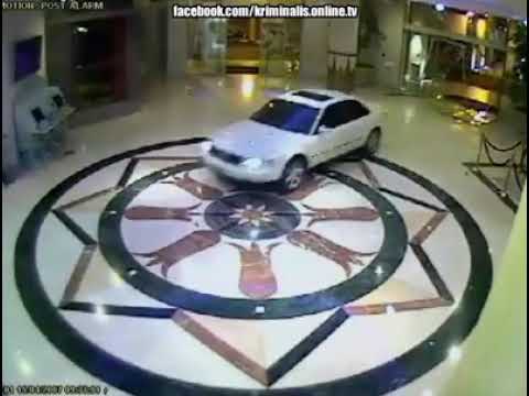 pink panteri pljacka u dubajiu..